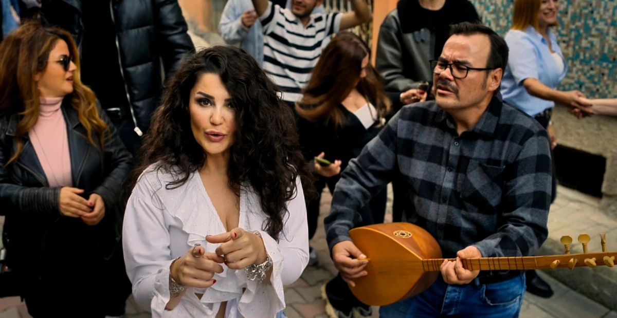 Esra Öztürk, Radikal Sound Değişikliğini Duyurdu: 