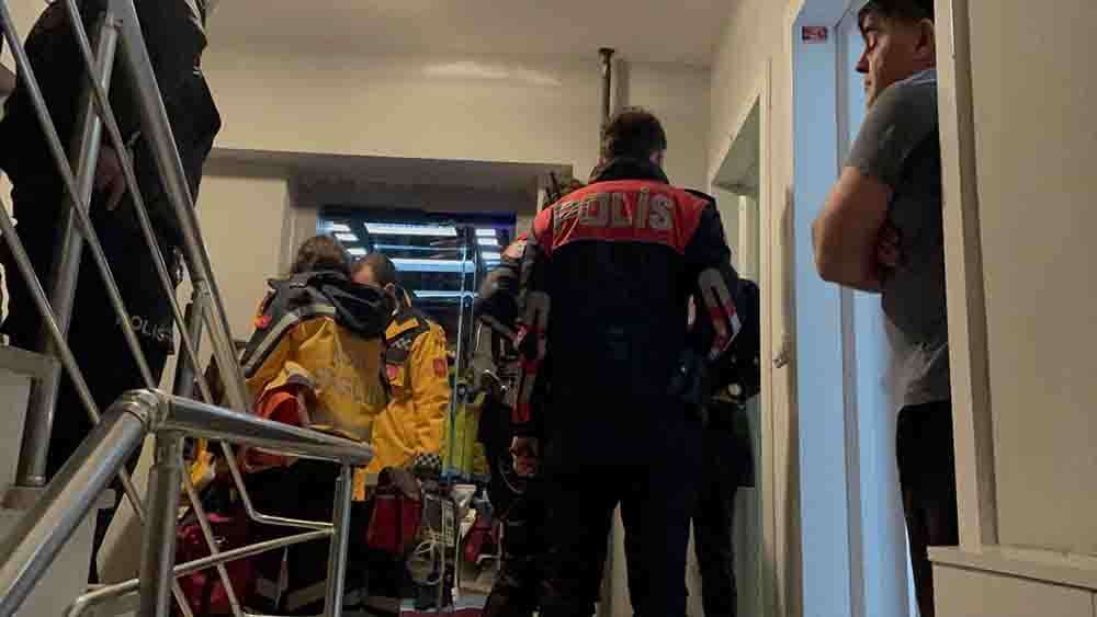 Evinde ölü bulundu 