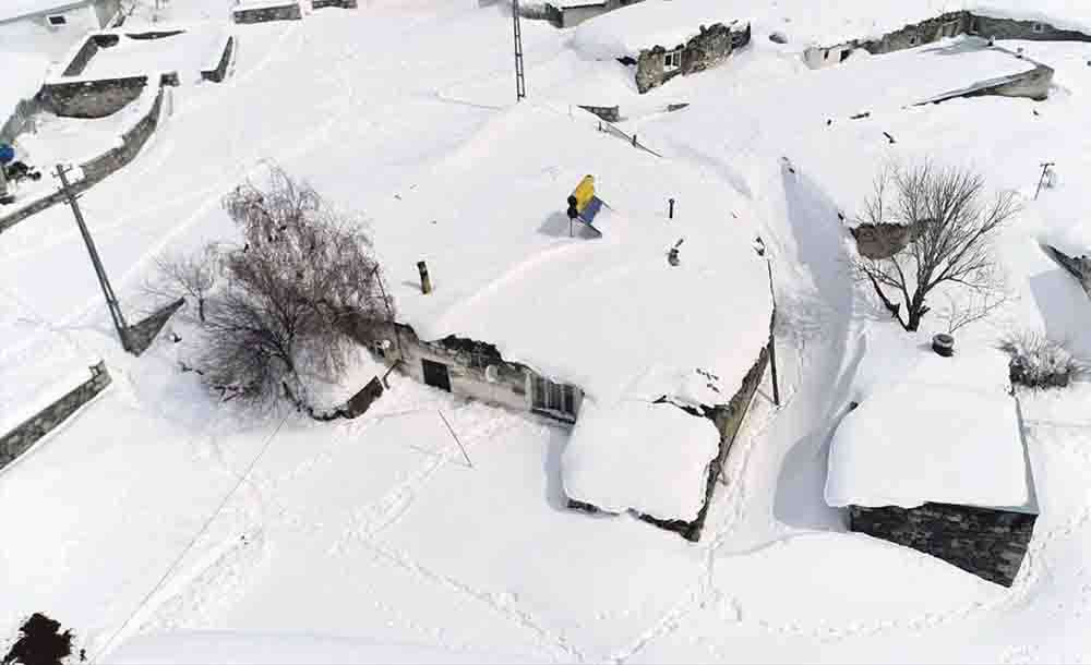 Evleri kara gömülen Erzurum vatandaşların umudu ilkbahar güneşi