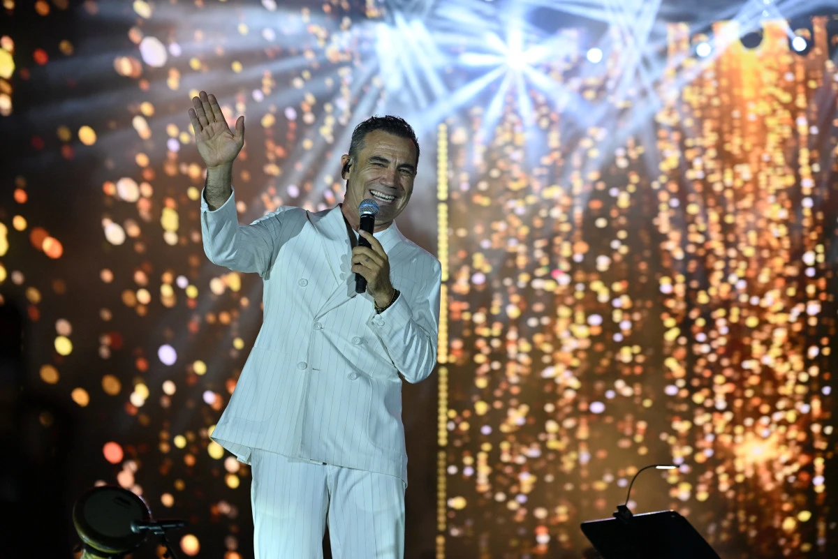 Ferhat G&ouml;&ccedil;er Ordu&rsquo;da Sahne Aldı! Festival Alanında Alkışlar Y&uuml;kseldi