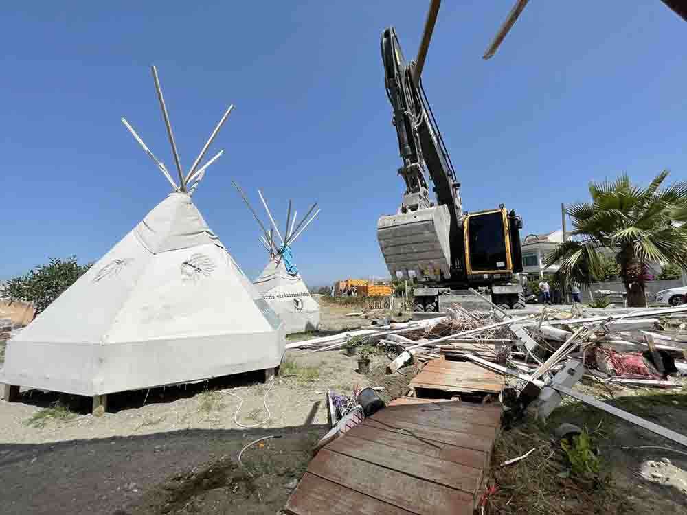Fethiye'de imara aykırı yapılar yıkılıyor