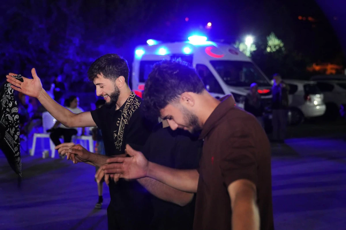 Fuat Alpay ve Şener Erg&uuml;l Bağlum&rsquo;u Salladı: T&uuml;rk&uuml;ler S&ouml;ylendi, Halaylar &Ccedil;ekildi!