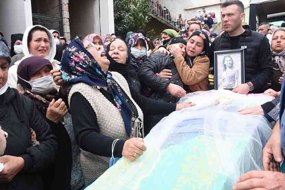 Giresun'da tabancayla öldürülen kadının cenazesi toprağa verildi