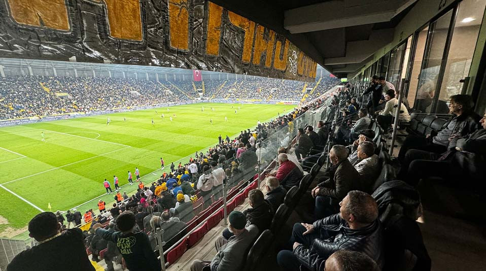 Gönül Köşkü Huzurevi Sakinleri, Futbol Maçının Keyfini Stadyumda Çıkarıyor