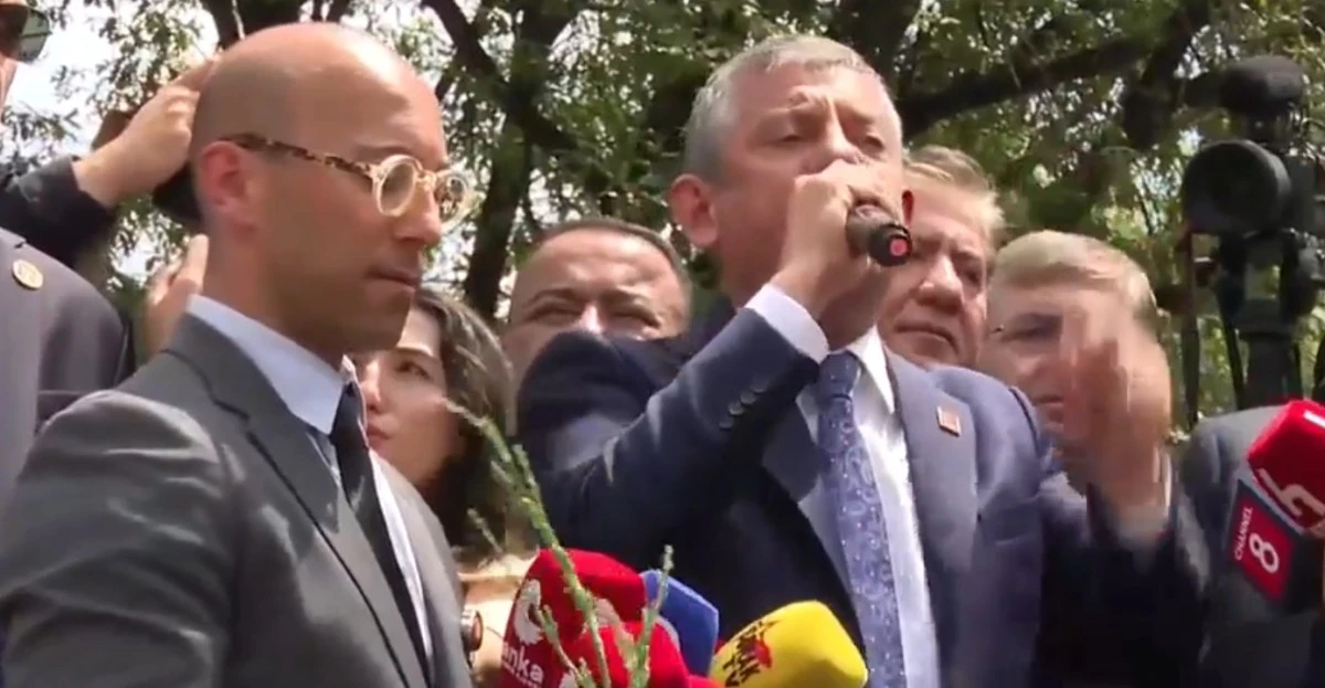 Grup Konuşması &Ouml;ncesi Meclis &Ouml;n&uuml;nde : &Ouml;zg&uuml;r &Ouml;zel&rsquo;den Birlik Beraberlik &Ccedil;ıkışı