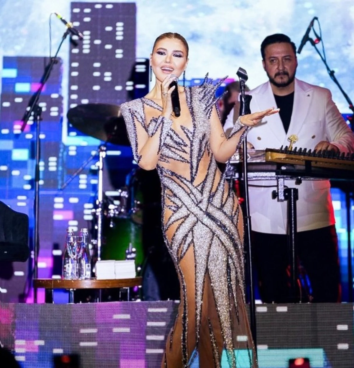 G&uuml;lben Ergen&rsquo;den İzmir&rsquo;de Kapalı Gişe Yılbaşı Gecesi