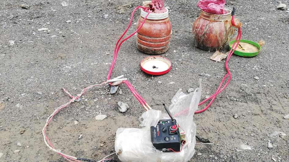 Hakkari'de yol kenarına döşenmiş patlayıcı düzenekleri imha edildi