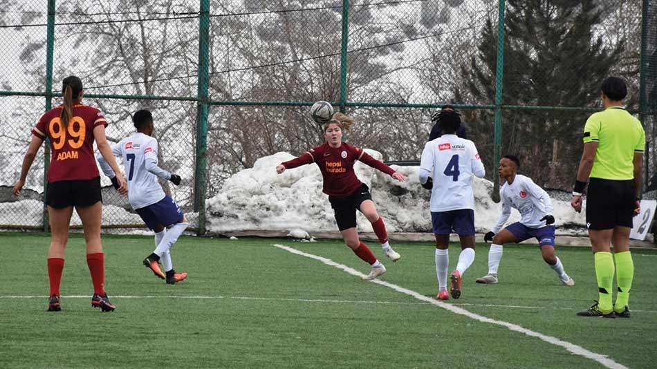 Hakkarigücü Kadın Futbol Takımı, Galatasaray'ı mağlup etti