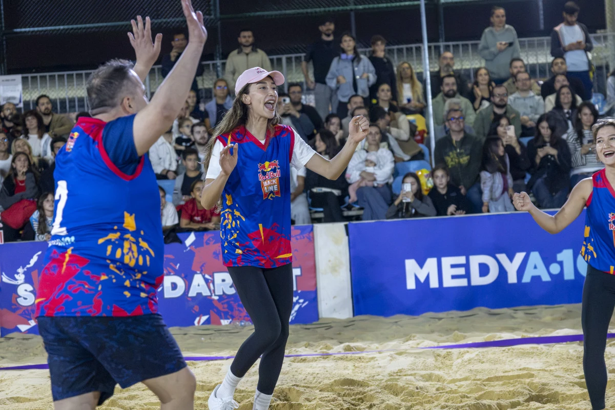 Hande Baladın Sahadaydı: Red Bull Back Line Final G&uuml;n&uuml; Renkli G&ouml;r&uuml;nt&uuml;lere Sahne Oldu!