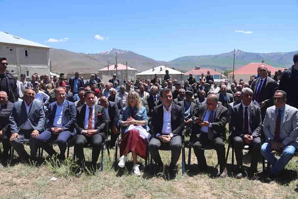 İBB Başkanı İmamoğlu, Van'da bir caminin temel atma törenine katıldı