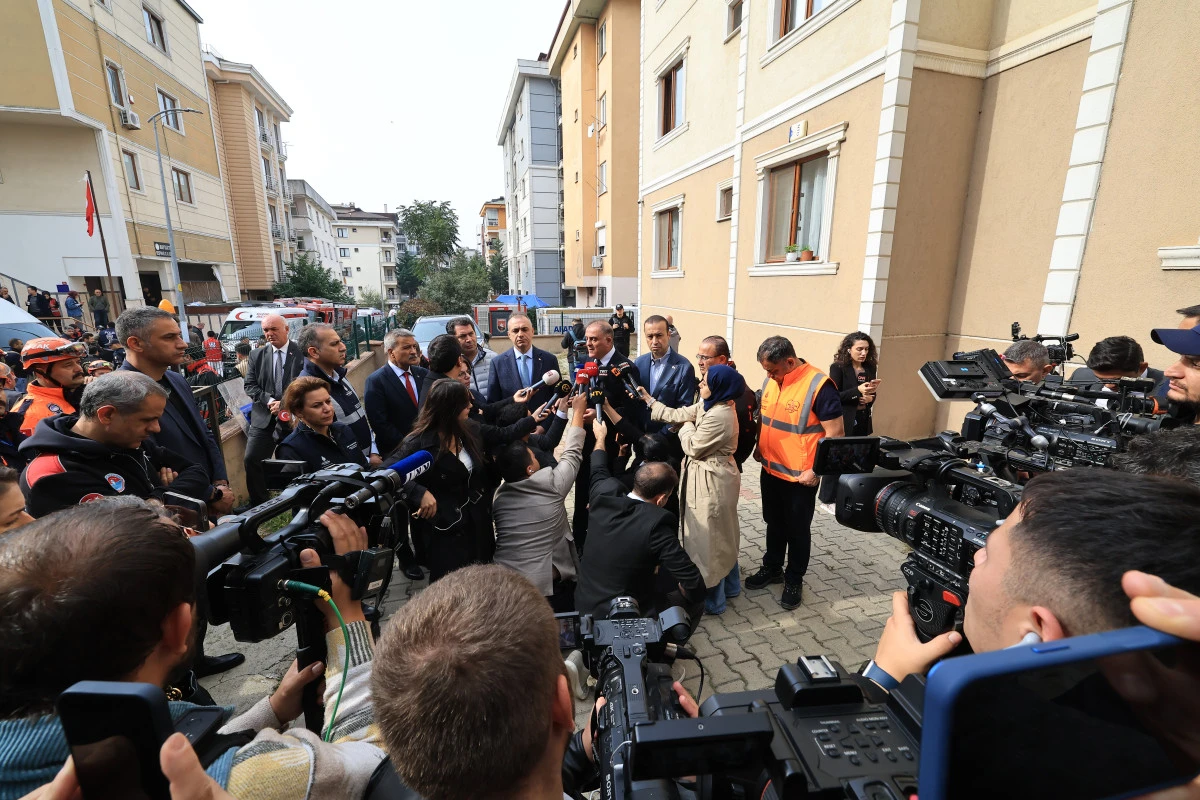 İBB Başkanvekili Nuri Aslan, Maltepe&rsquo;de &Ccedil;&ouml;ken Binayla İlgili A&ccedil;ıklama Yaptı 