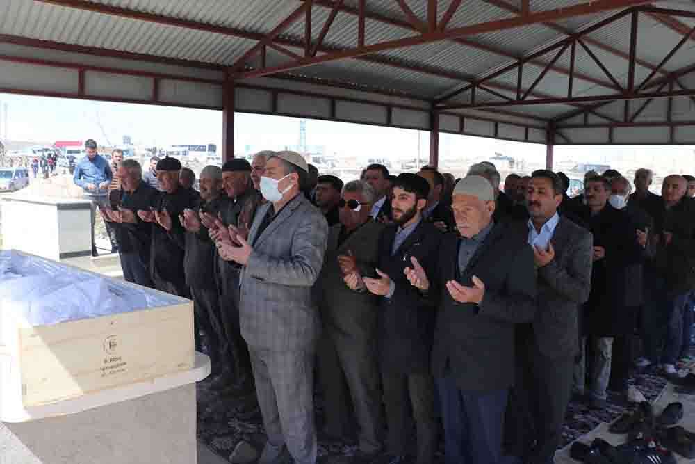 Iğdır'da kırsal arazide silahla öldürülmüş olarak bulunan iki kişinin cenazesi toprağa verildi