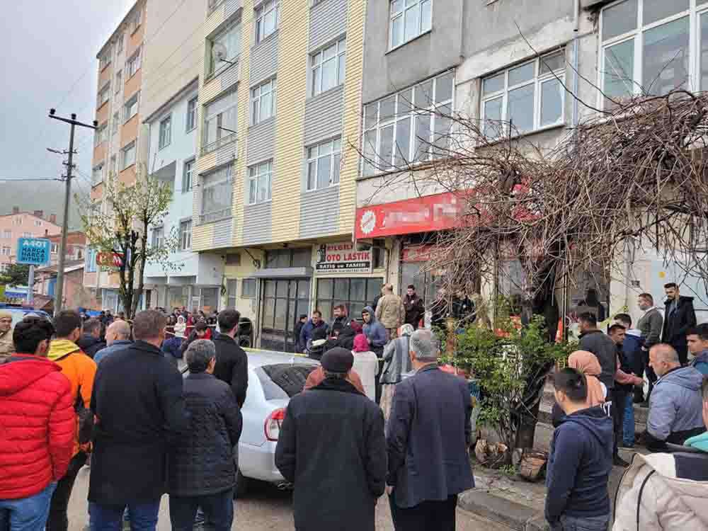 İş yeri önüne araç park edilmesi nedeniyle çıkan kavgada 1 kişi öldü