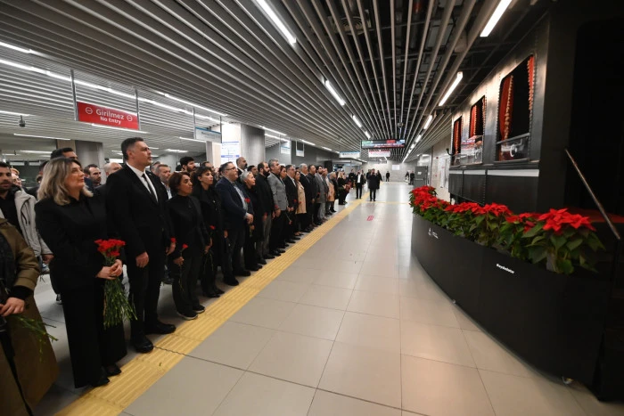 İstanbul’da 09.05 Hassasiyeti: Metrodan Otobüslere Hayat Durdu, İBB Resmi Tören Düzenledi