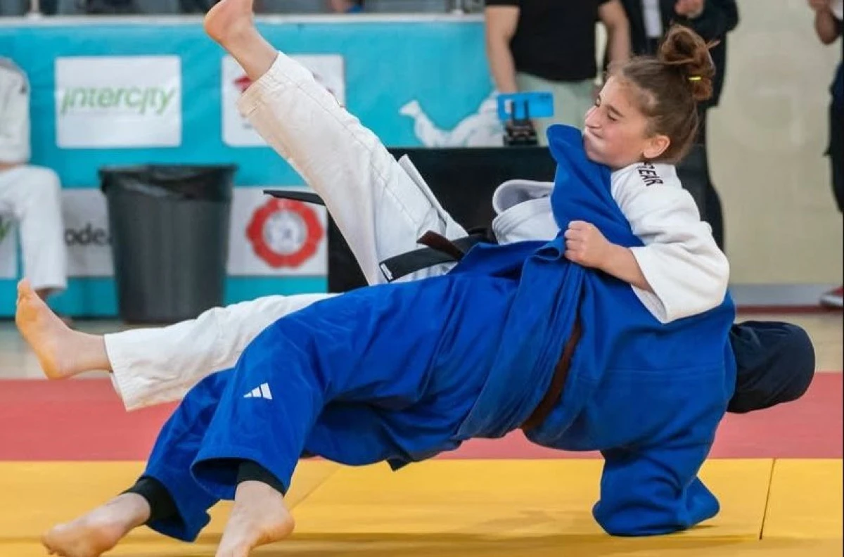 İstikrarın Ödülü Şampiyonluk: İzmir Büyükşehir, Ümitler Mix Ligi'ni Fırtına Gibi Geçti.