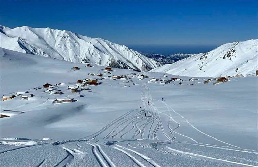 Kaçkar Dağları  heliski  meraklılarıyla turizme büyük ölçüde katkı sunuyor