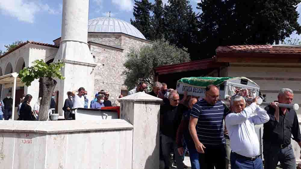 Kaplumbağaların gönüllü annesi  Kaptan June yaşamını yitirdi