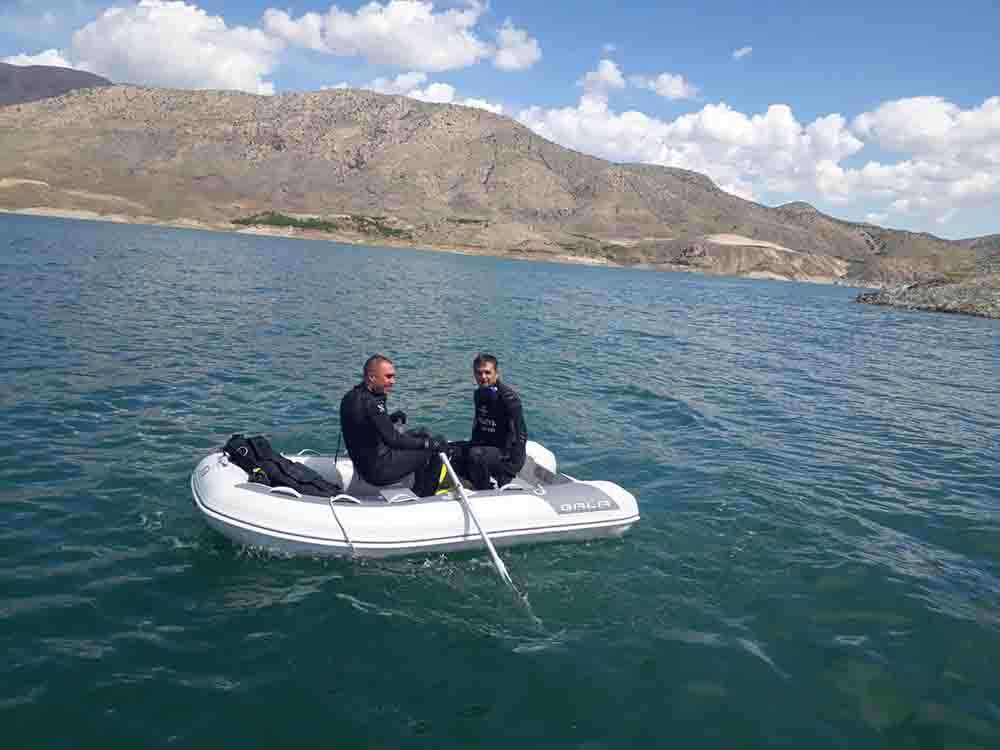Karakaya Baraj Gölü'nde yaralı kurtarma tatbikatı yapıldı