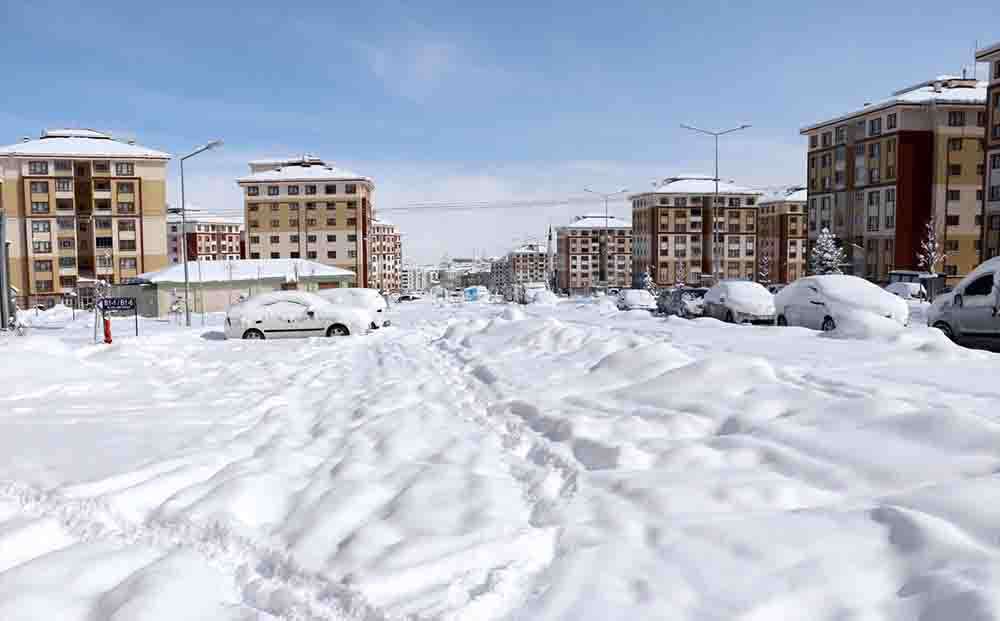 Kars Yoğun Kar yağışı ve tipi sürüyor