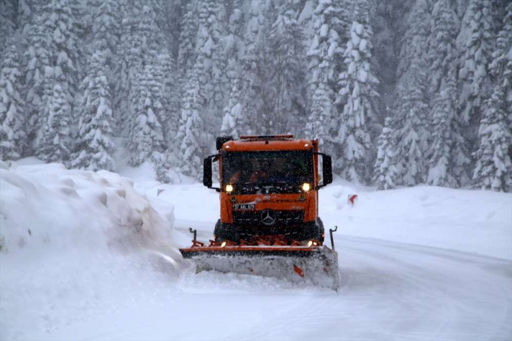 Kastamonu Ilgaz Dağında kar ve sis etkilisini sürdürmeye devam ediyor 