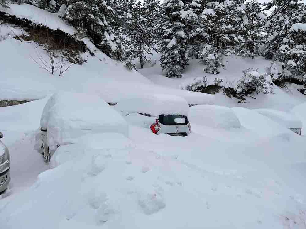 Kastamonu'nun bazı ilçelerinin yüksek kesimlerinde kar kalınlığı 1 metreyi geçti 