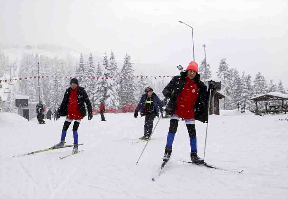 Kayak sezonu uzayan Ilgaz Dağı'nda sporcular mutlu