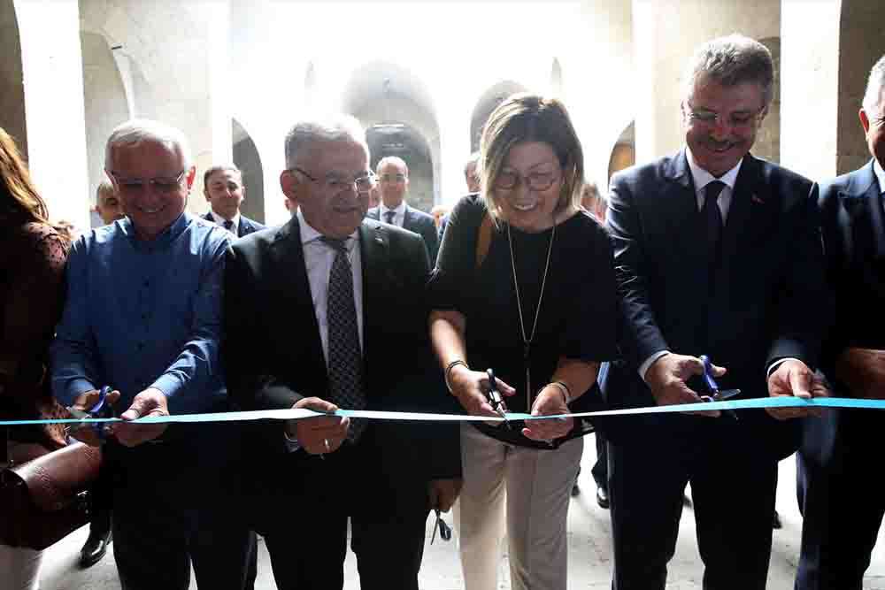 Kayseri'de Keykubadiye Sarayı'ndan çıkan eserler sergileniyor