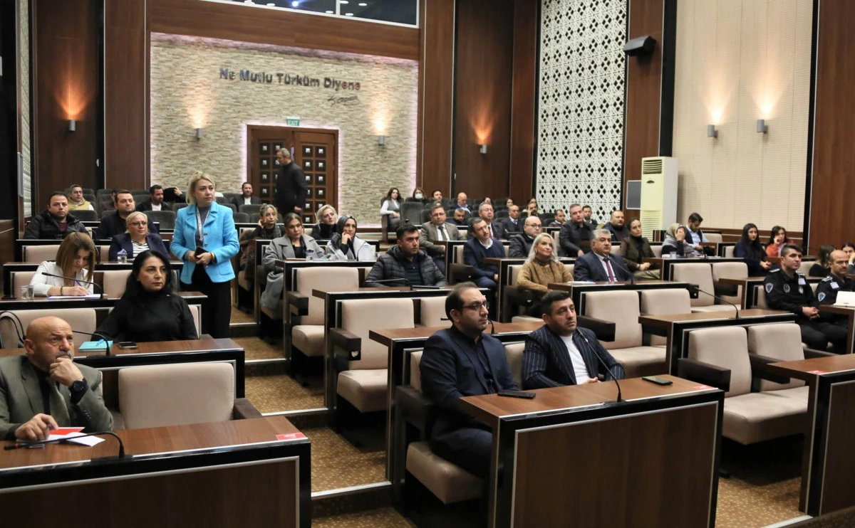 Ke&ccedil;i&ouml;ren Belediyesi Y&ouml;neticilerine Disiplin ve Yetki Devri Eğitimi