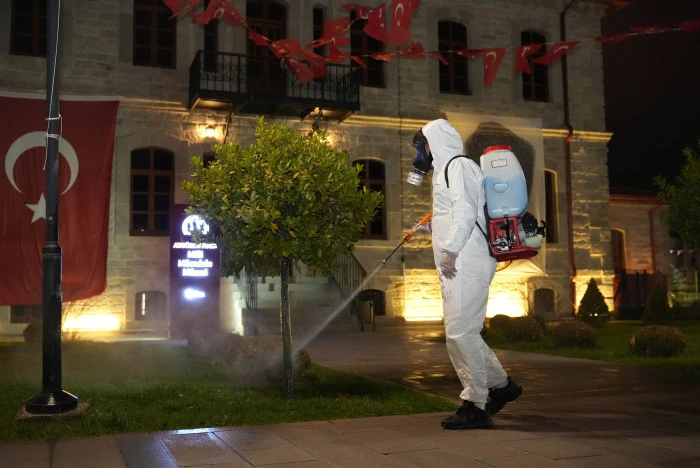 Ke&ccedil;i&ouml;ren, Kışlak M&uuml;cadelesi kapsamında kanalizasyon ila&ccedil;lama &ccedil;alışmalarını s&uuml;rd&uuml;r&uuml;yor