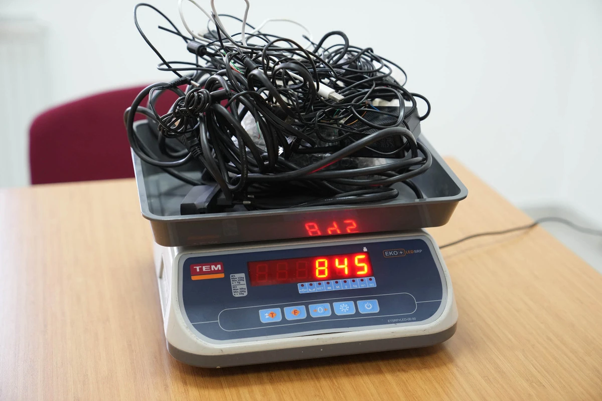 Ke&ccedil;i&ouml;ren'de, Atık Elektronik Cihazını Getirene Termos Ve &Ccedil;i&ccedil;ek Hediye