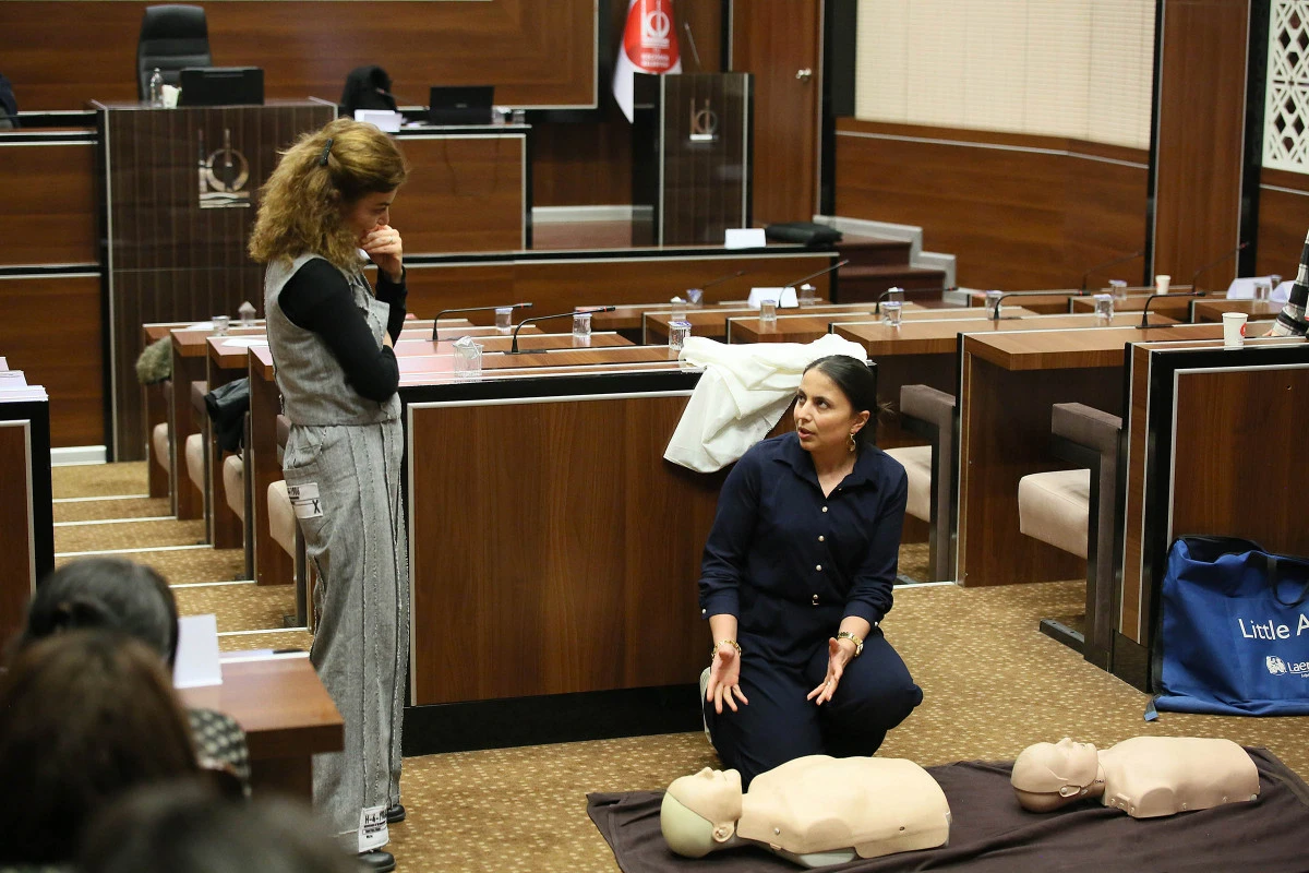 Ke&ccedil;i&ouml;ren&rsquo;de Belediye Personeli İlk Yardımda Bilin&ccedil;leniyor