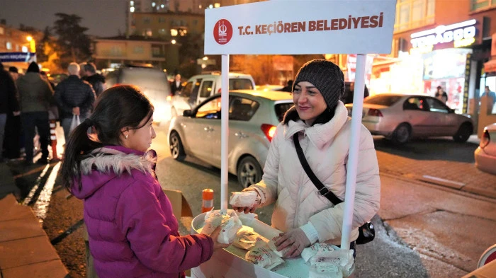 Ke&ccedil;i&ouml;ren&rsquo;de Regaip Kandili Bereketi, Camilerde Kandil Simidi İkramı