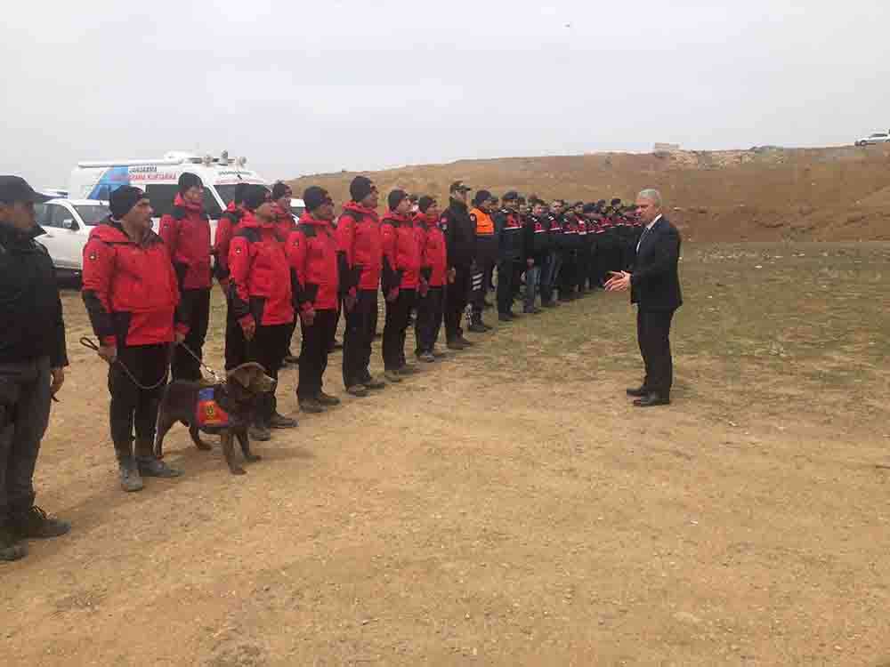 Kırşehir Valisi Akın, kayıp genci arama çalışmalarını yerinde takip etti 