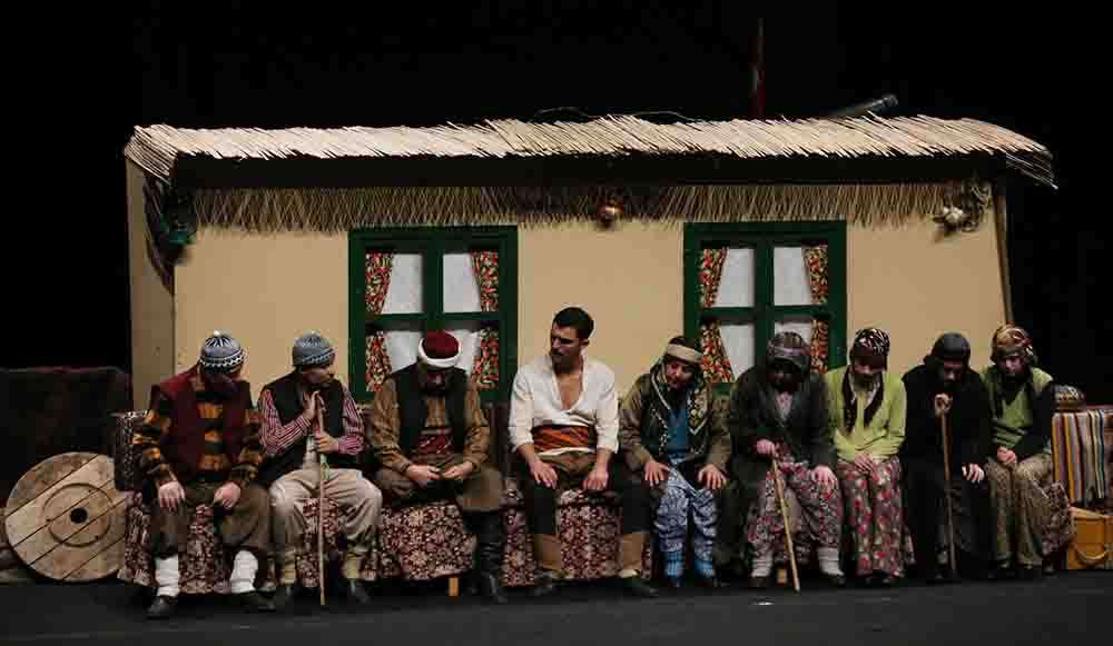 Kocaseyit'in torunları dedesinin kahramanlığını sahnede canlandırdı. 