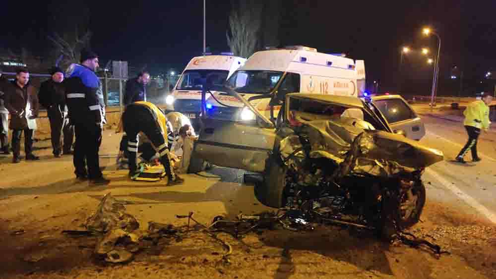 Konya'da iki otomobilin çarpıştığı kazada 7 kişi yaralandı