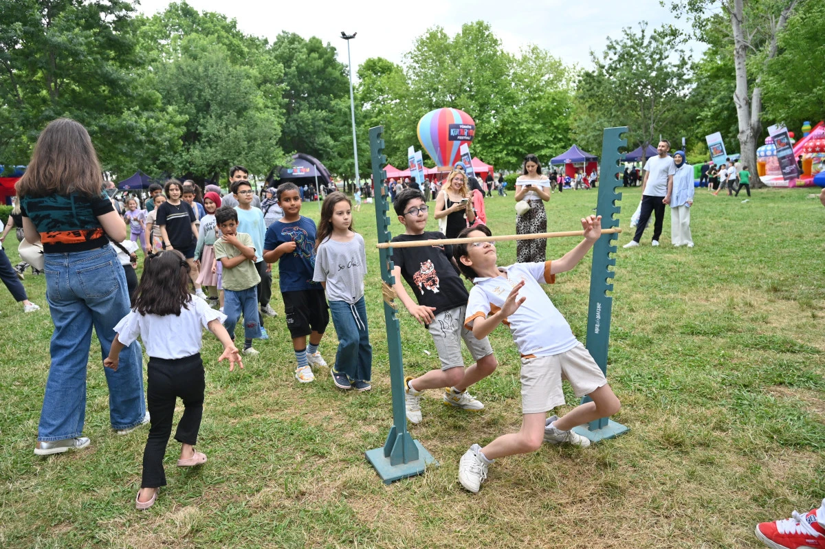 K&uuml;rk Mantolu Madonna D&uuml;nya Pr&ouml;miyeriyle Samsun K&uuml;lt&uuml;r Yolu Festivali&rsquo;ne Damga Vurdu