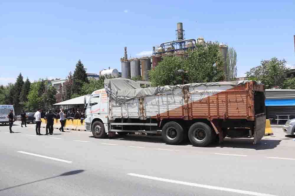 Kütahya'da durdurulan kamyonda 92 düzensiz göçmen yakalandı