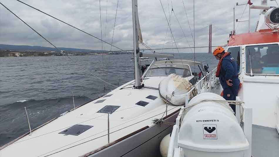  lapseki-arizalanan-tekne-balikci-barinagina-yanastirildi