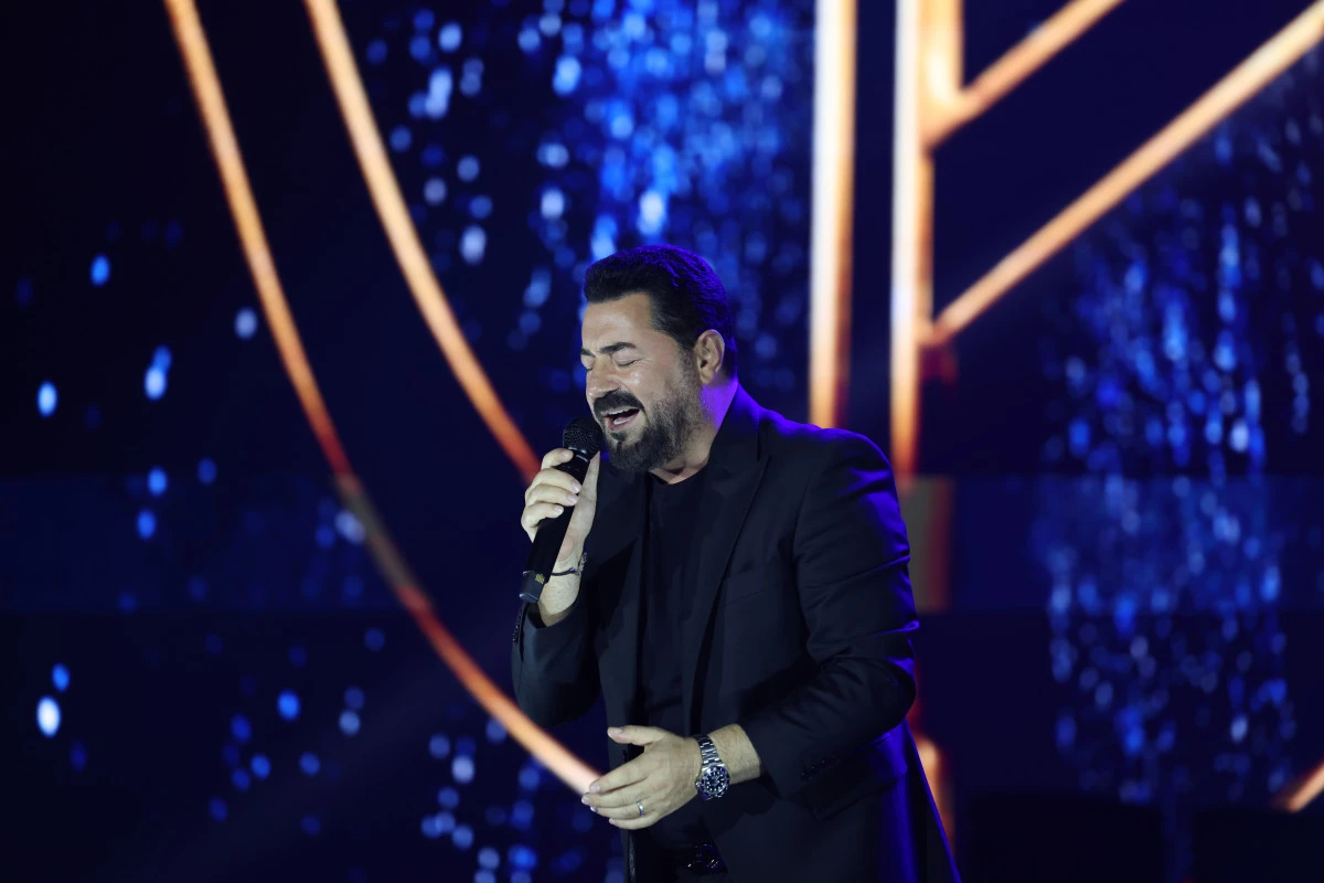 Malatya M&uuml;zikle Coşuyor: Serkan Kaya Performansıyla Alkış Topladı!