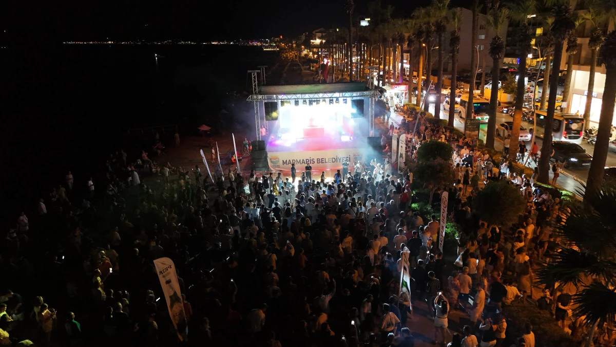 Marmaris&rsquo;te DJ Fest &Ccedil;ılgınlığı: Binlerce M&uuml;ziksever Kumsalda Buluştu!