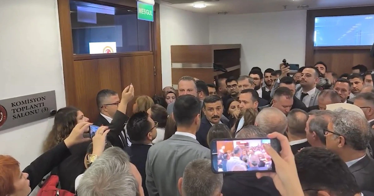 Meclis'te S&uuml;re&ccedil; Yasası Gerilimi: İYİ Parti Masayı Terk Etmedi, Eleştirilerini Peş Peşe Sıraladı!