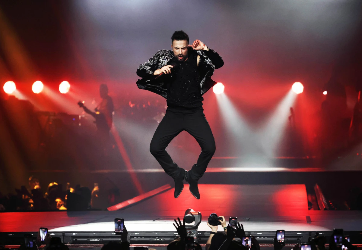 Megastar Tarkan&rsquo;ın sahnesinde Sibel Can ve Ata Demirer vardı! 