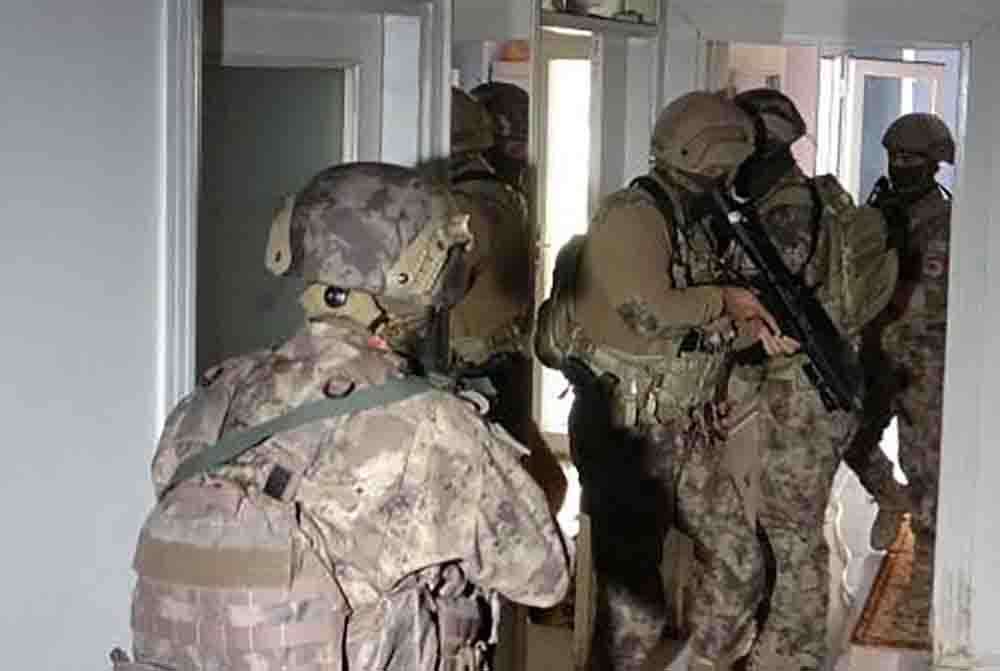 Mersin de IŞİD operasyonunda 2 kadın canlı bomba yakalandı 