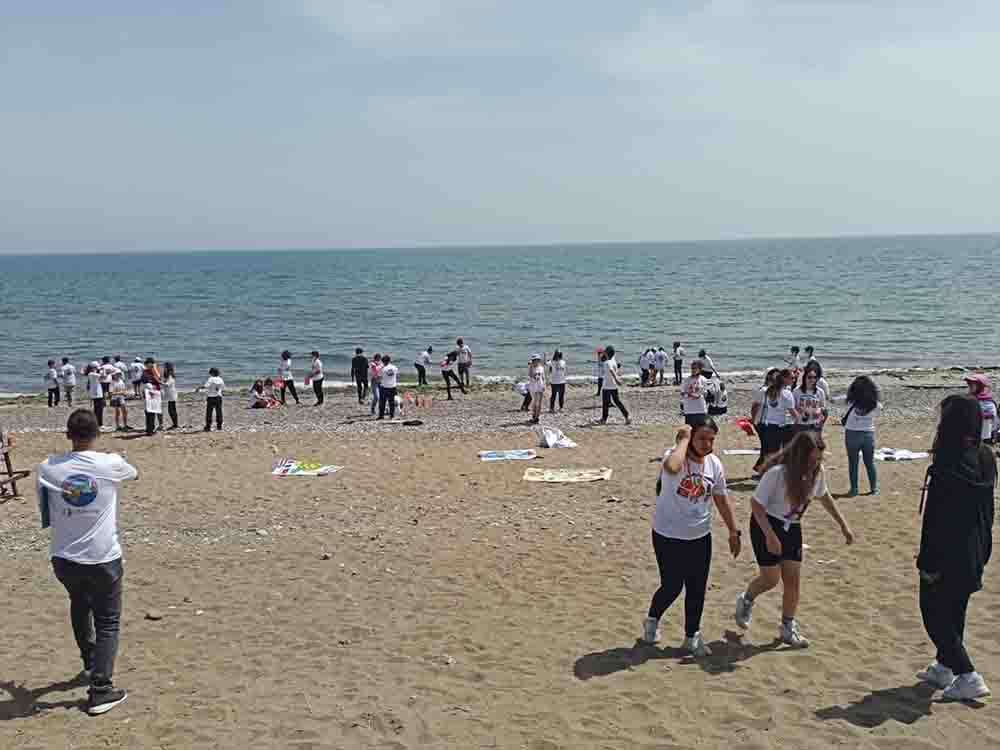 Mersin'de deniz kaplumbağalarının yuvalama alanları temizlendi