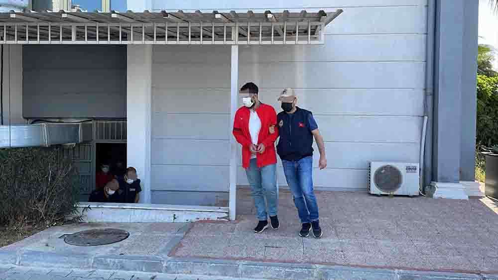 Mersin'de terör örgütü operasyonunda yakalanan 12 zanlıdan 3'ü tutuklandı