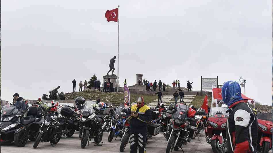 Motosiklet tutkunları Kocatepe'de buluştu
