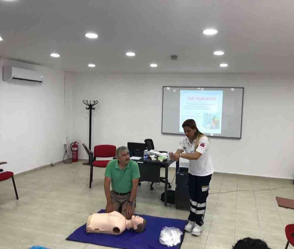 Muğla Büyükşehir Belediyesi mahalle muhtarlarına ilk yardım eğitimi veriyor 