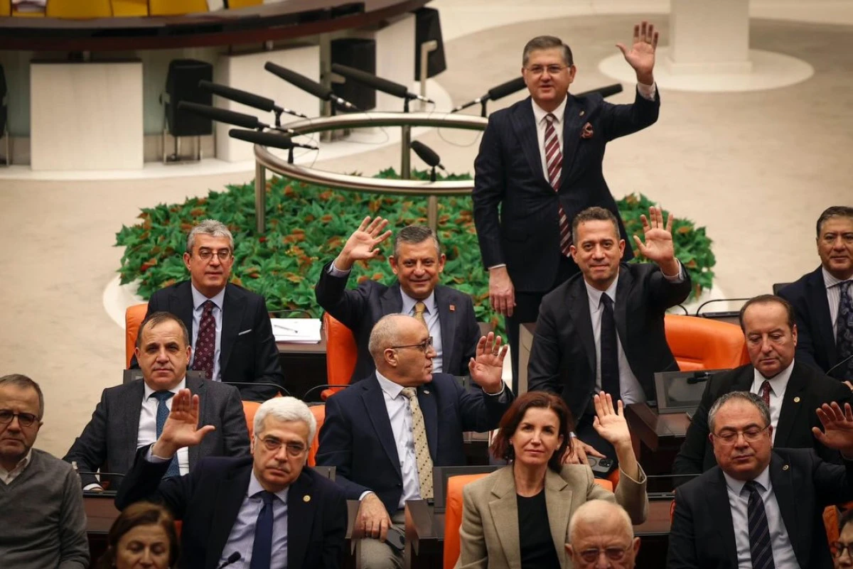 M&uuml;jde Masalı Bitti! Emekliler İ&ccedil;in Meclis&rsquo;te Gece G&uuml;nd&uuml;z N&ouml;bet