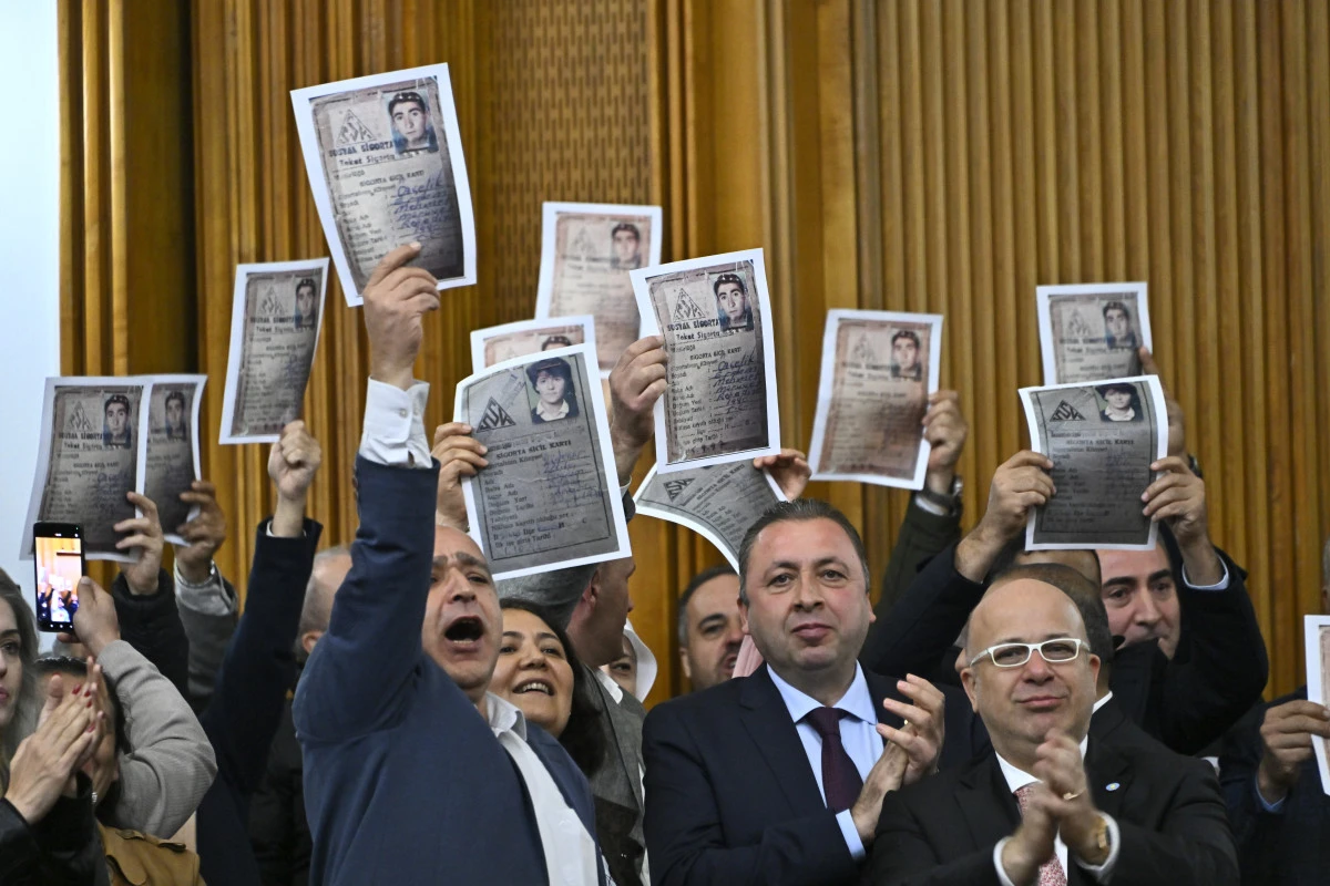 M&uuml;savat Dervişoğlu&rsquo;ndan Meclis&rsquo;te Fon Vurgunu Bombardımanı: T&ouml;vbe Fonu Kurdular!