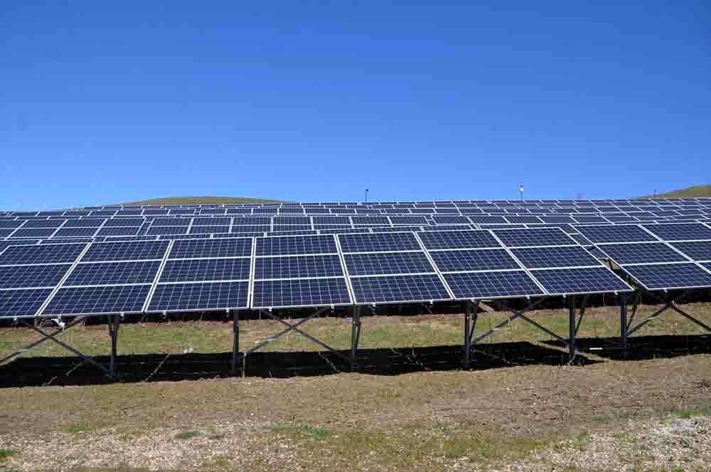 Muş'ta üç girişimci 20 dönümlük araziye güneş enerjisi santrali kurdu